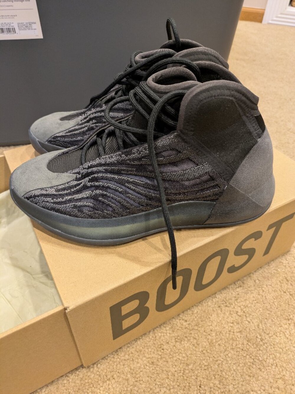 Yeezy Quantum Onyx